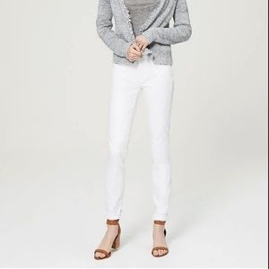 Loft 💕 EUC 💖 Modern Skinny Jeans With Frayed Hem